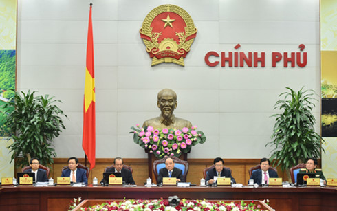 Нгуен Суан Фук потребовал от Госбанка обеспечения стабильности нацвалюты